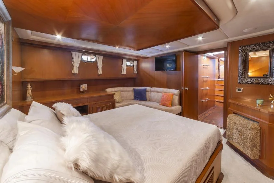 Arabella Yacht: VIP Luxury Yacht Hire — photo 10