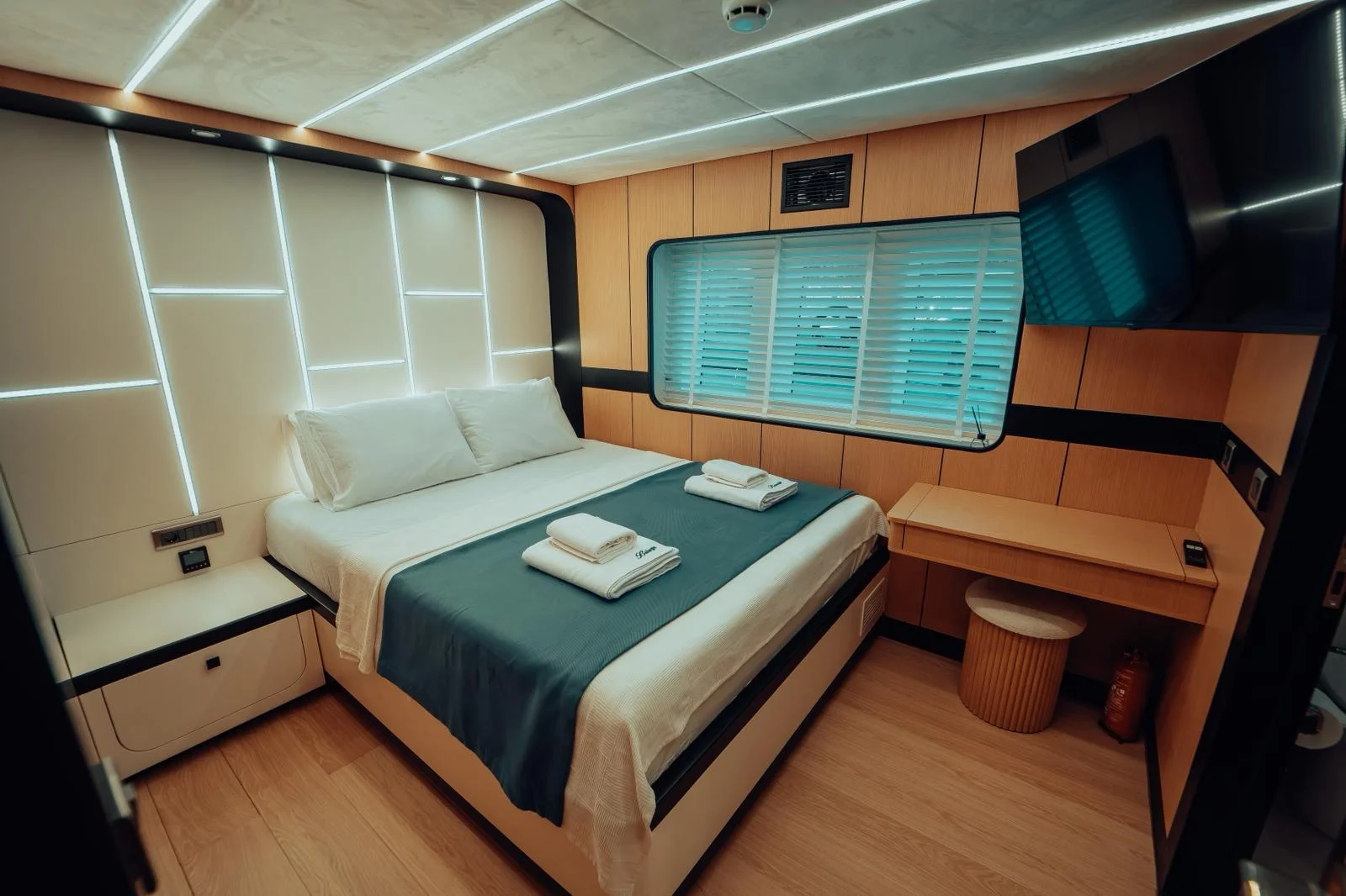 Beluga Trawler: Luxury Private Charter — photo 14