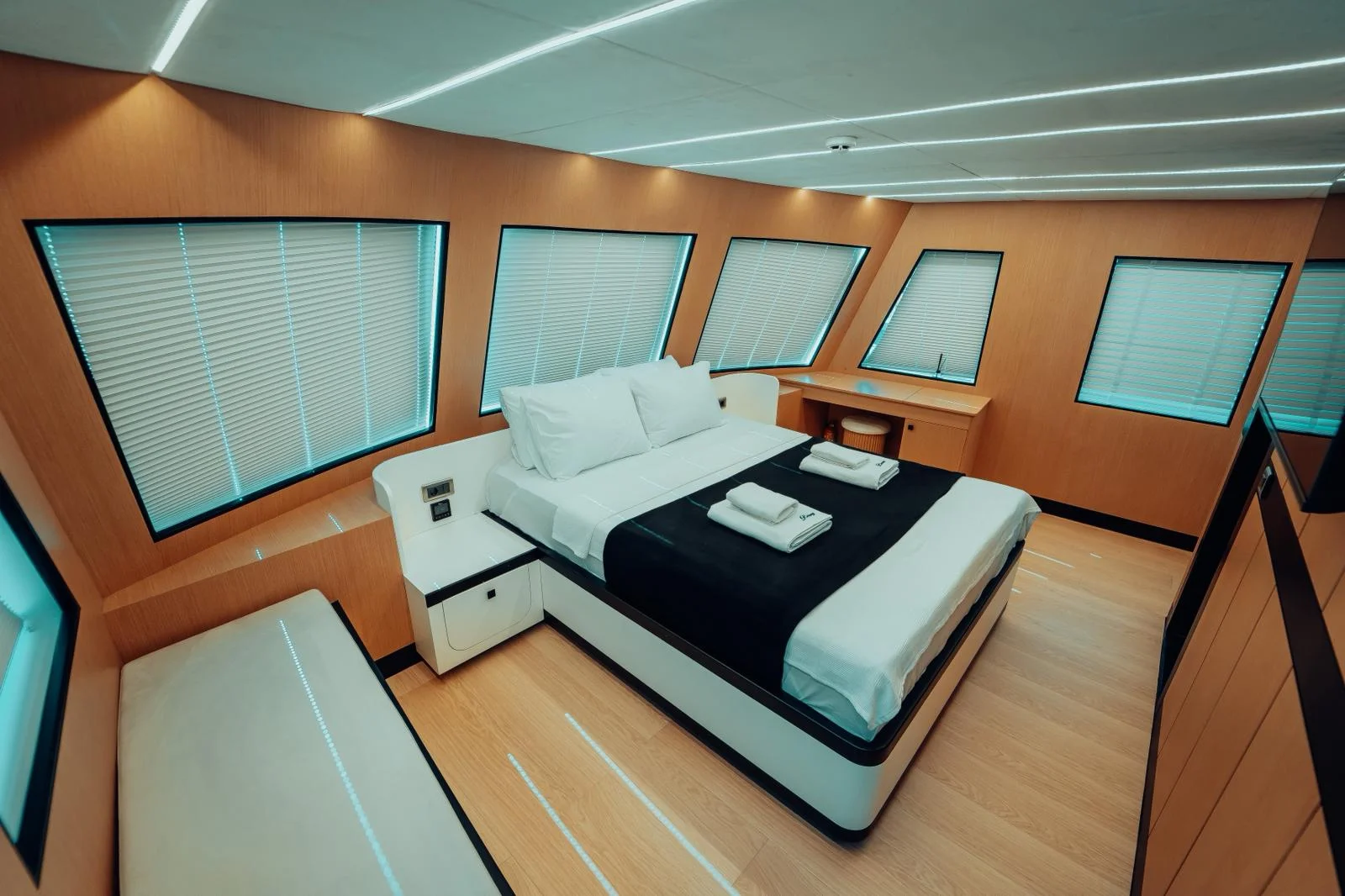 Beluga Trawler: Luxury Private Charter — photo 16
