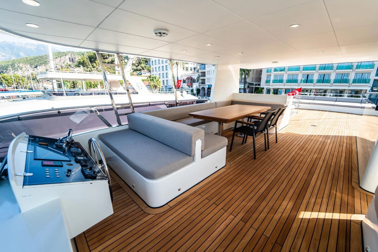 Beluga Trawler: Luxury Private Charter — photo 9