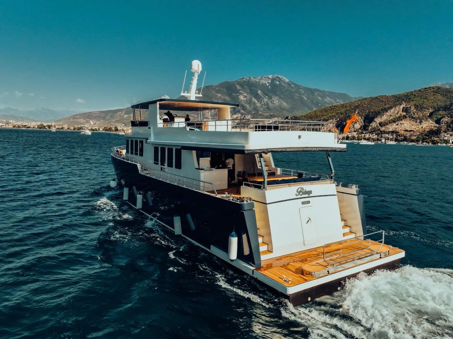 Beluga Trawler: Luxury Private Charter — photo 4