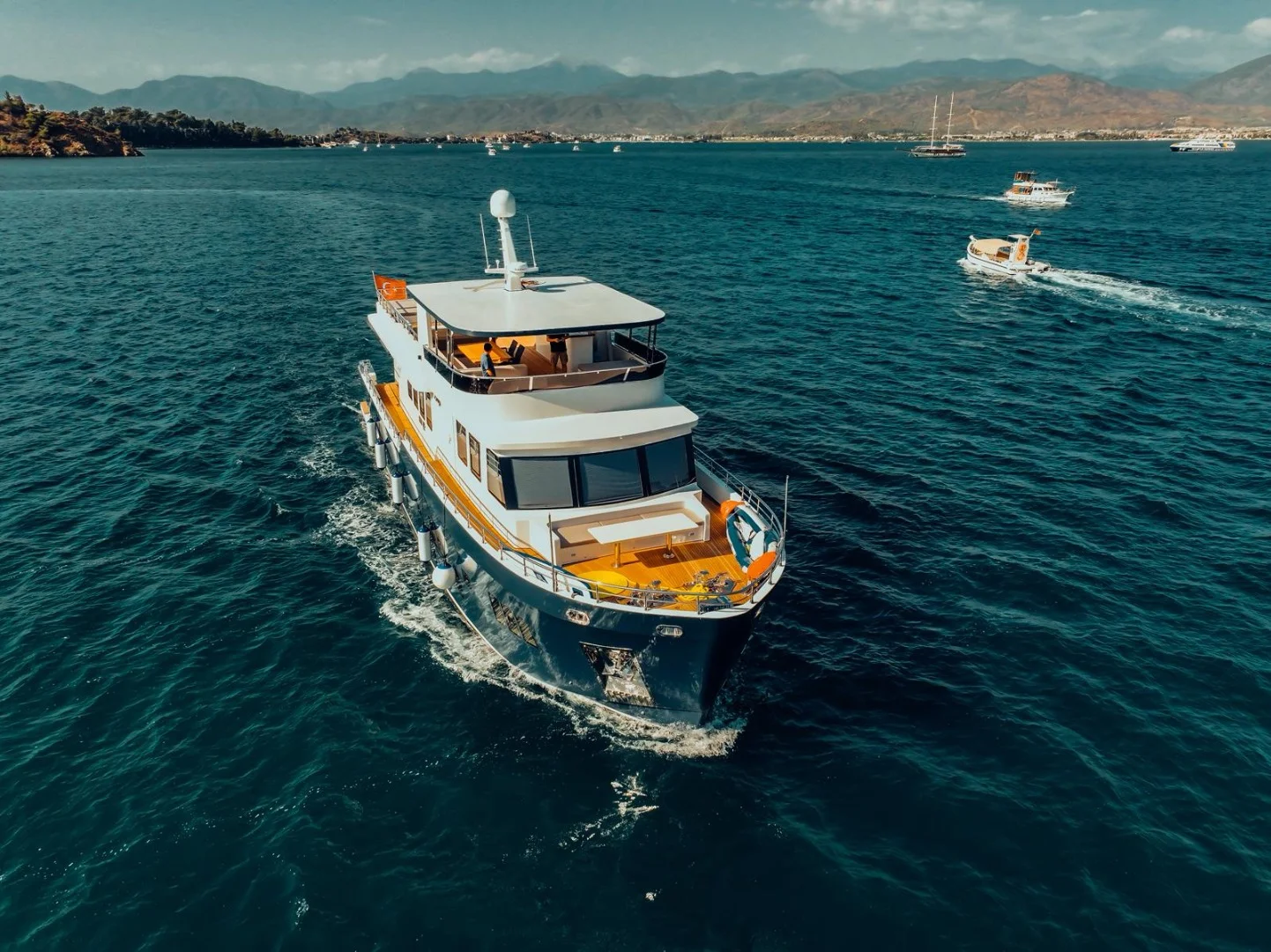 Beluga Trawler: Luxury Private Charter — photo 3