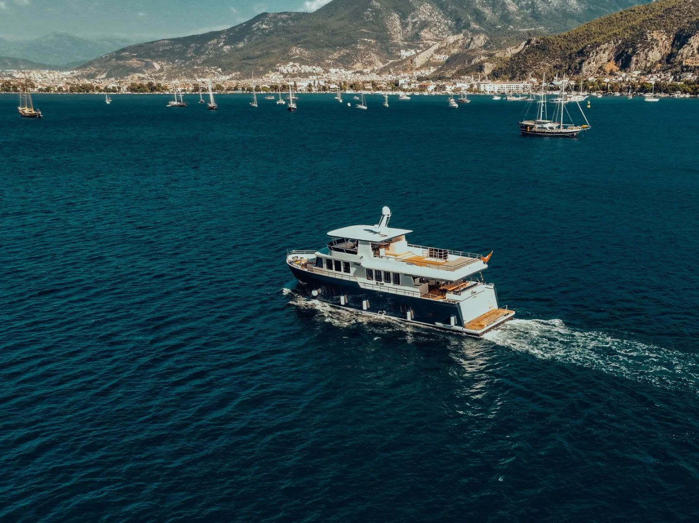 Beluga Trawler: Luxury Private Charter — photo 7