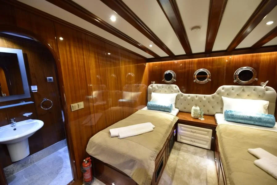 Kayhan 11: Large Yacht Charter — photo 26