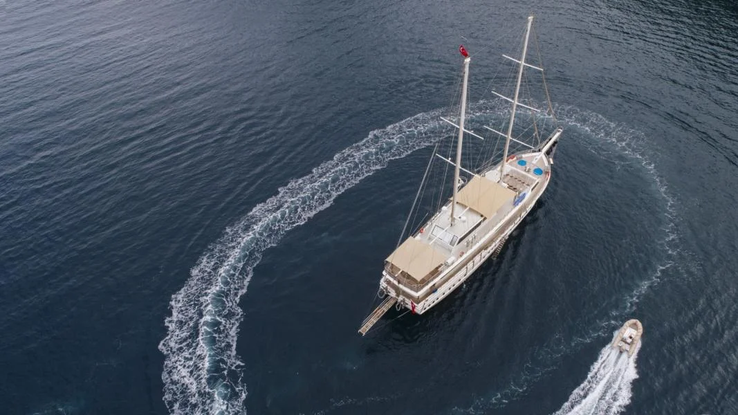 Kayhan 11: Large Yacht Charter — photo 1