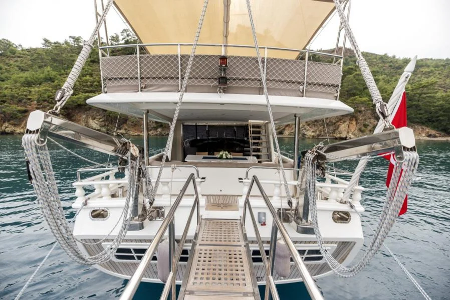 Kayhan 11: Large Yacht Charter — photo 3