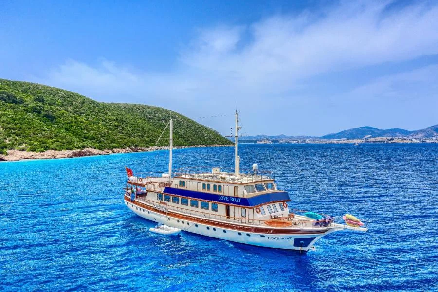 Love Boat: High-Capacity Luxury Yacht Charter Turkey — photo 2