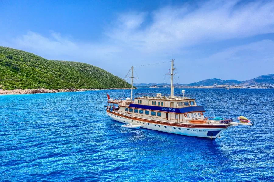 Love Boat: High-Capacity Luxury Yacht Charter Turkey — photo 1