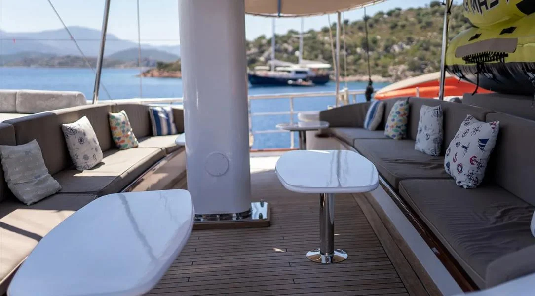 Nevra Queen: Elite High Capacity Charter — photo 9