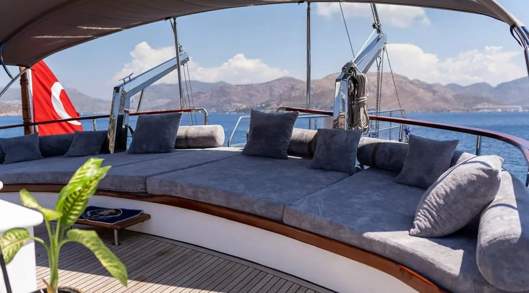 Nevra Queen: Elite High Capacity Charter — photo 8