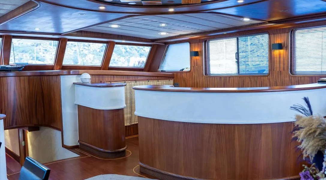 Nevra Queen: Elite High Capacity Charter — photo 12