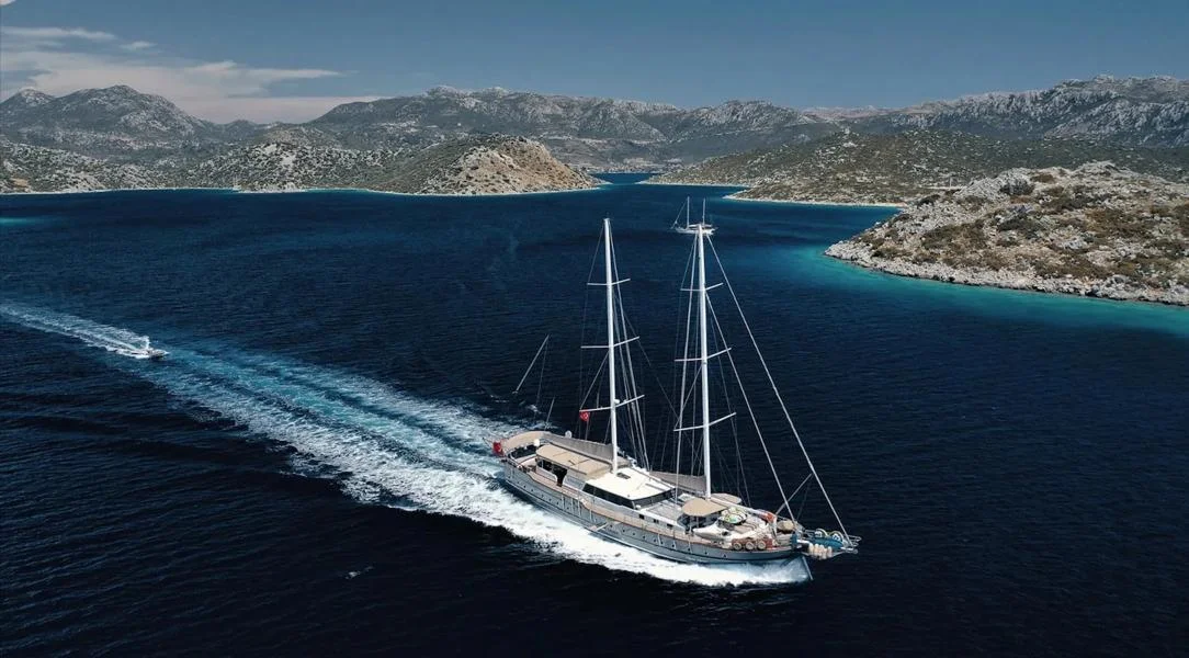 Nevra Queen: Elite High Capacity Charter — photo 2