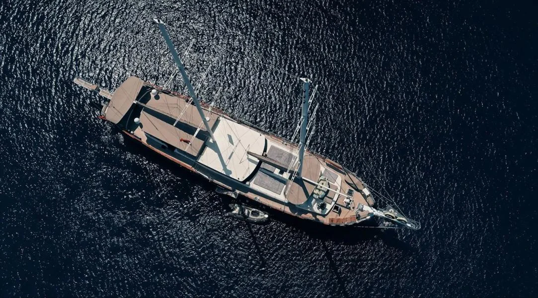 Nevra Queen: Elite High Capacity Charter — photo 1